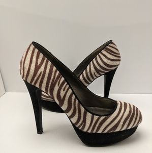Guess brown white sz 10 zebra print pumps